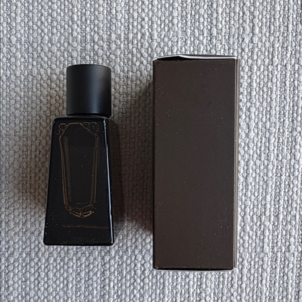 BURBERRY Hero INTENSE miniature fragrance - Picture 3 of 9
